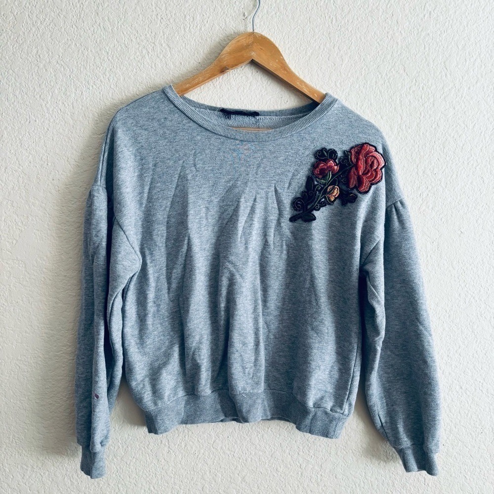 Sweet Wanderer Sweatshirt Small Gray Rose Floral Embroidery Puff Sleeve EM4097